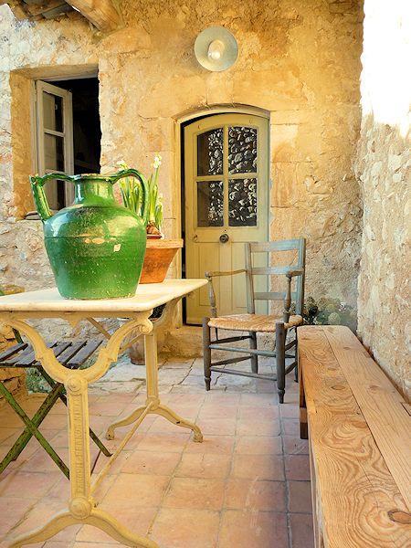 Small charming cottage in the Luberon for 2/3 people