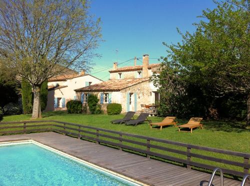 Holiday house with heated pool for 10 persons in the Luberon
