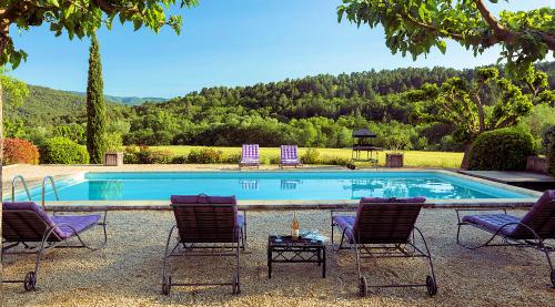 Provencal Farmhouse with pool for 10 people in Rustrel in the Luberon