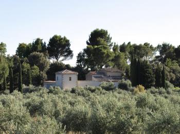 Provencal house restored in the southern Luberon (Provence)