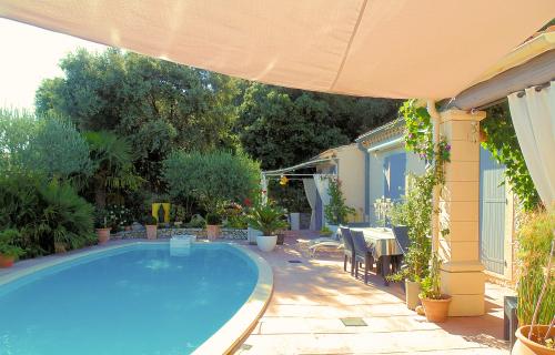 Bed & breakfast in Provence in a villa with pool