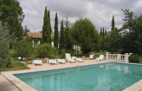 Grande maison avec piscine pour 6 à 10 personnes en Luberon