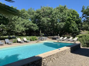 A warm and comfortable gîte with swimming pool in the Luberon