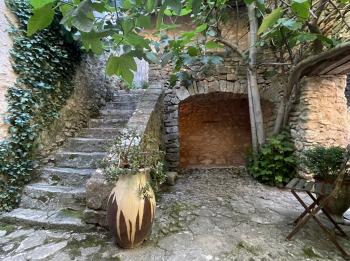 Small charming cottage in the Luberon for 2/3 people