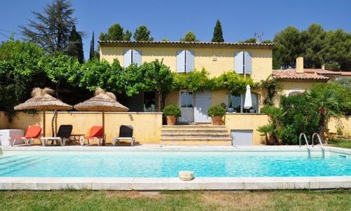 Holiday rental with pool in the Luberon