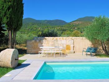 Charming provencal stone house in southern Luberon (Provence)