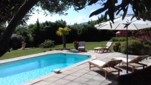 Cottage with pool for 2 people in a country house in the Luberon