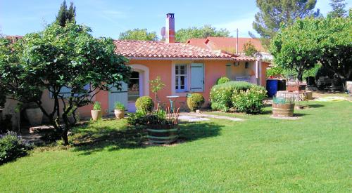 Holiday cottage for 4 people in Gargas in the Luberon