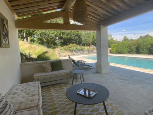 Charming villa with heated pool for 11 people in Joucas in the Luberon