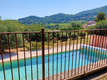 Villa with large pool for 6 people in Apt in the Luberon