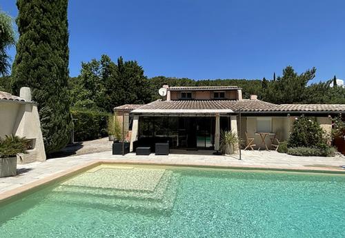 Holiday villa with swimming pool for 6 people in the Luberon