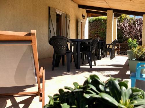 Large cottage for 8 to 10 people in Apt in the Luberon