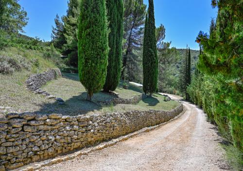 Domaine au cur du Luberon avec piscine