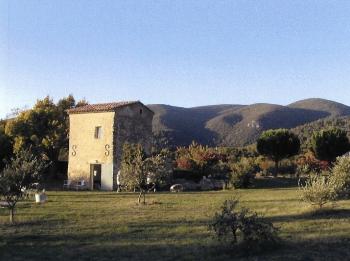 Authentique cabanon en pierres en sud Luberon