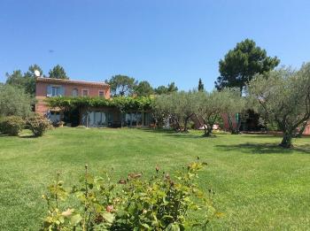 Villa, classified ****, with swimming pool near Roussillon