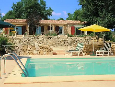 Cottage with pool for 2/4 persons in Provence