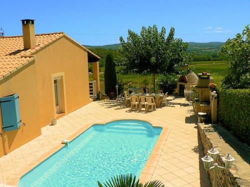 Villa with pool for your summer vacation