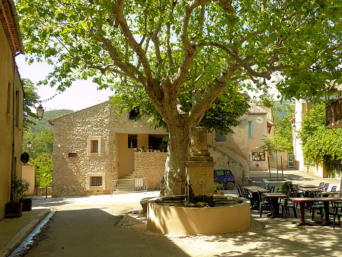 Peypin-d'Aigues - Vaucluse - Luberon Provence